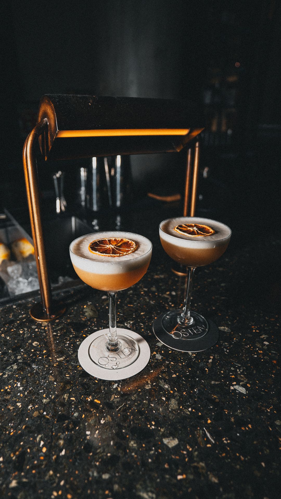 Coctelería de autor en la barra